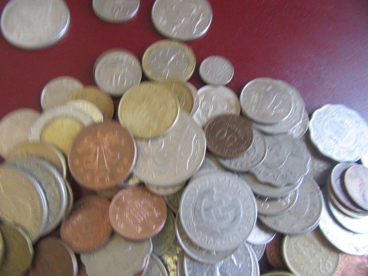 GOOD START FOR THE BEGINNER - 120 WORLD COINS , RSA COINS INCL. - AS PER SCAN - BID PER COIN - LOT9