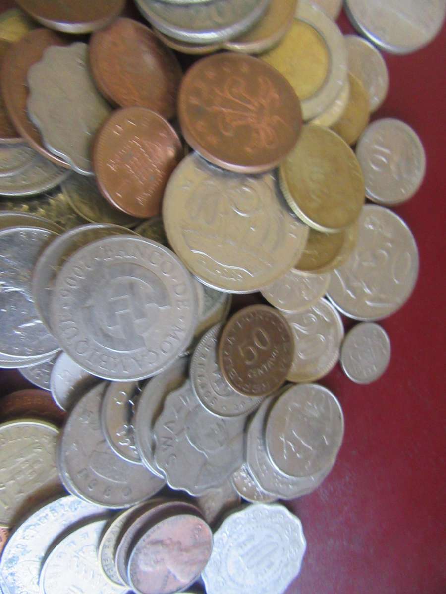 GOOD START FOR THE BEGINNER - 120 WORLD COINS , RSA COINS INCL. - AS PER SCAN - BID PER COIN - LOT9