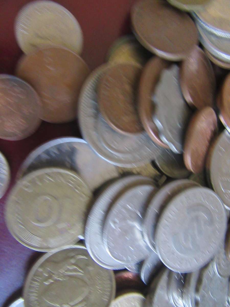GOOD START FOR THE BEGINNER - 120 WORLD COINS , RSA COINS INCL. - AS PER SCAN - BID PER COIN - LOT9