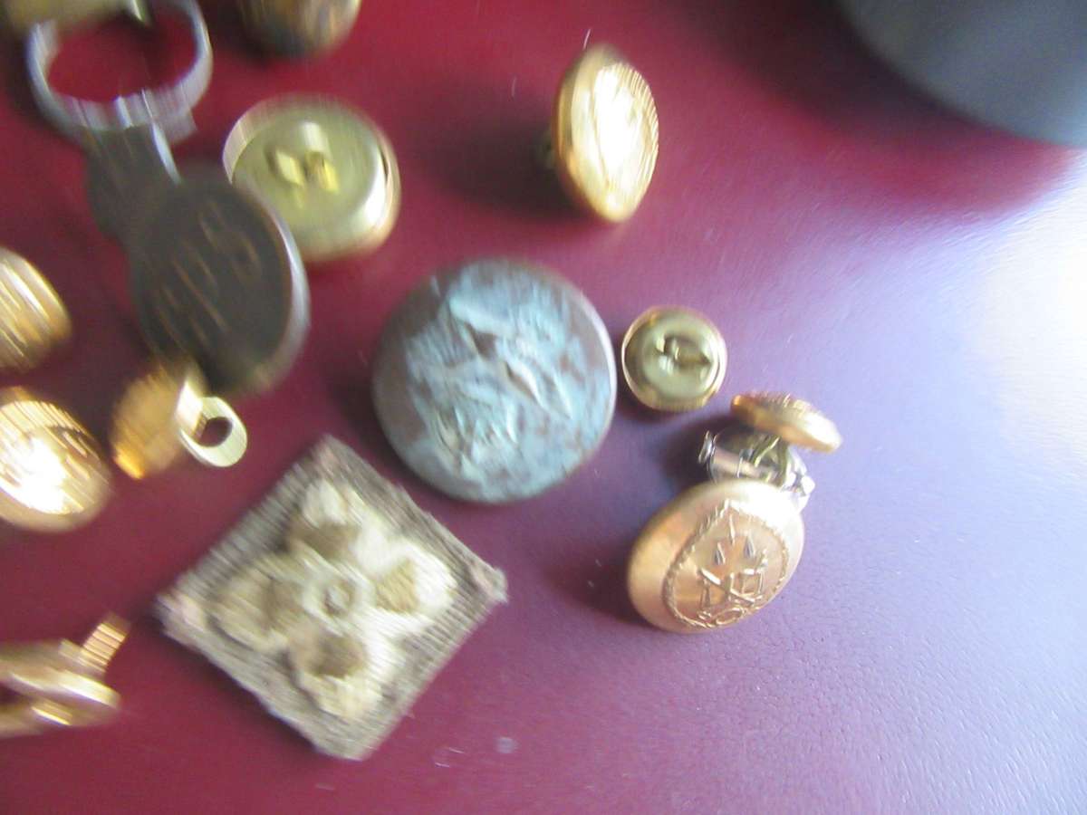 23 VARIOUS MILITARY ITEMS - AS PERSCAN - BID PER ITEM