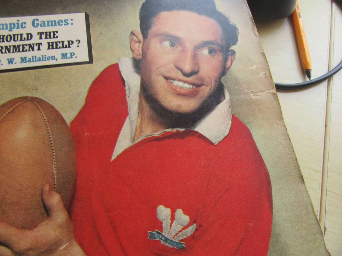 WORLD SPORTS MAGAZINE- 1/6 -FEBRUARY 1956 - LD