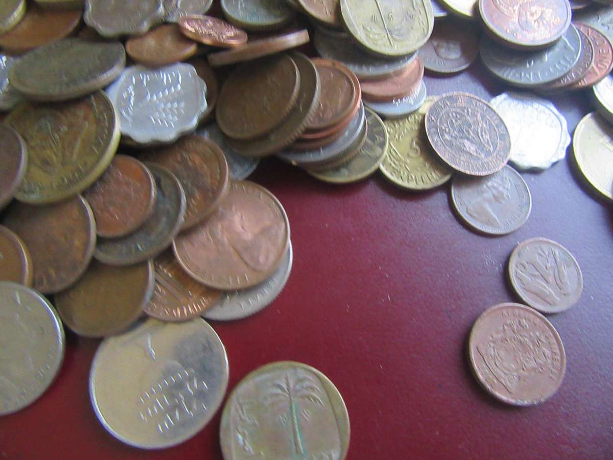 GOOD START FOR THE BEGINNER -175 LOCAL OR INTERNATIONAL COINS- AS PER SCAN - BID PER COIN - CO3
