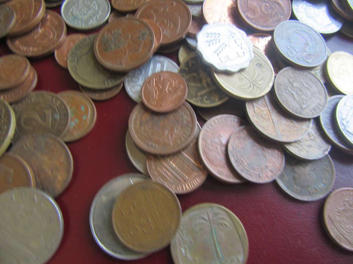 GOOD START FOR THE BEGINNER -175 LOCAL OR INTERNATIONAL COINS- AS PER SCAN - BID PER COIN - CO3