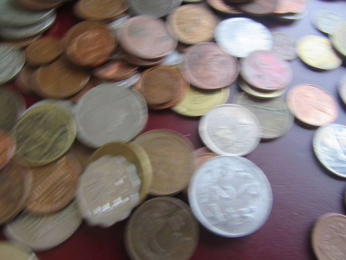 GOOD START FOR THE BEGINNER -175 LOCAL OR INTERNATIONAL COINS- AS PER SCAN - BID PER COIN - CO3