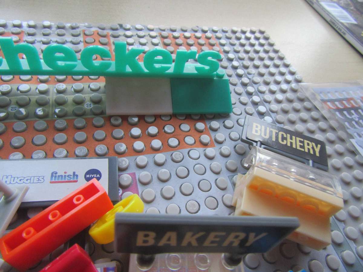 START PLAYING AGAIN - DESIGN AND BUILD CHECKER'S LITTLE SHOP - AS PER SCAN - 80 VARIOUS PIECES- BID