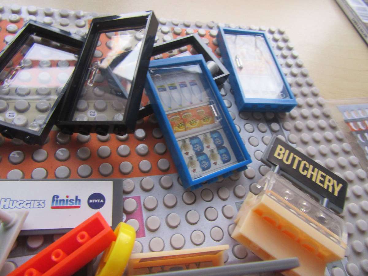 START PLAYING AGAIN - DESIGN AND BUILD CHECKER'S LITTLE SHOP - AS PER SCAN - 80 VARIOUS PIECES- BID