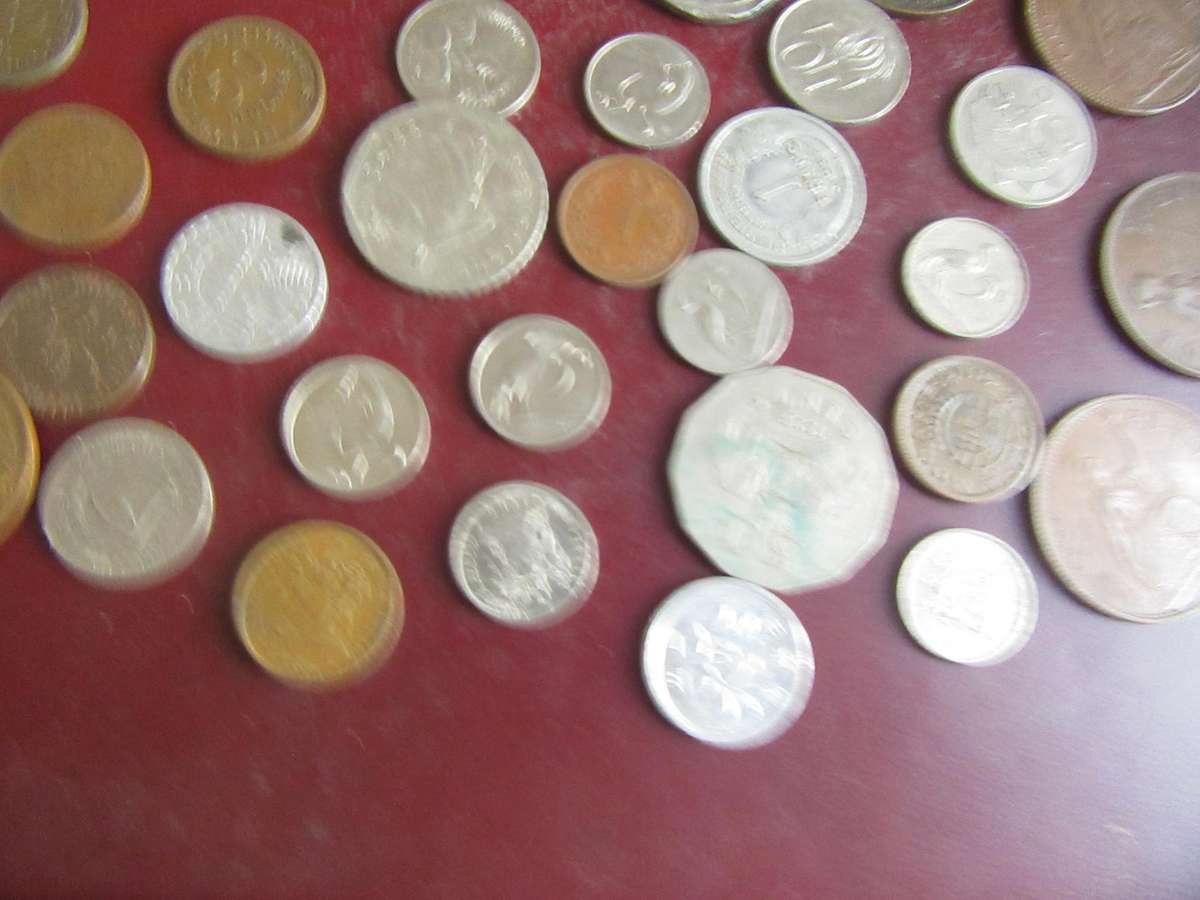 GOOD START FOR THE BEGINNER - 35WORLD COINS INCL. RSA COINS - BID PER COIN -LOT28