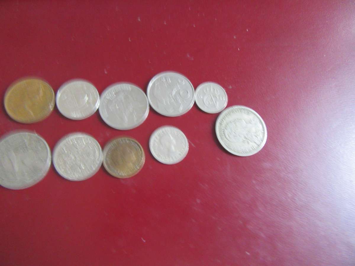 GOOD START FOR THE BEGINNER - 10 INTERNATIONAL COINS - AS PER SCAN- CO3