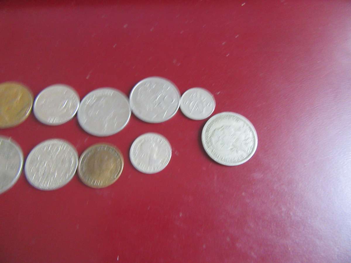 GOOD START FOR THE BEGINNER - 10 INTERNATIONAL COINS - AS PER SCAN- CO3