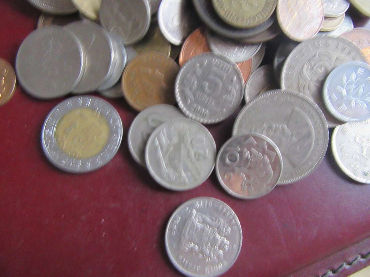 GOOD START FOR THE BEGINNER280ORLD COINS INCL. RSACOINS - AS PER SCAN - LOT44