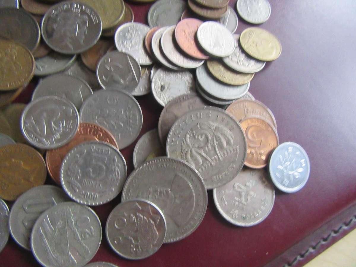 GOOD START FOR THE BEGINNER280ORLD COINS INCL. RSACOINS - AS PER SCAN - LOT44