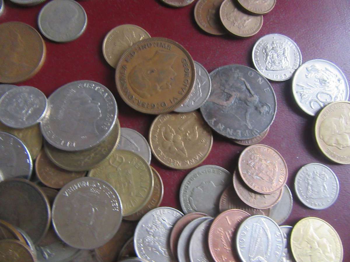 GOOD START FOR THE BEGINNER280ORLD COINS INCL. RSACOINS - AS PER SCAN - LOT44