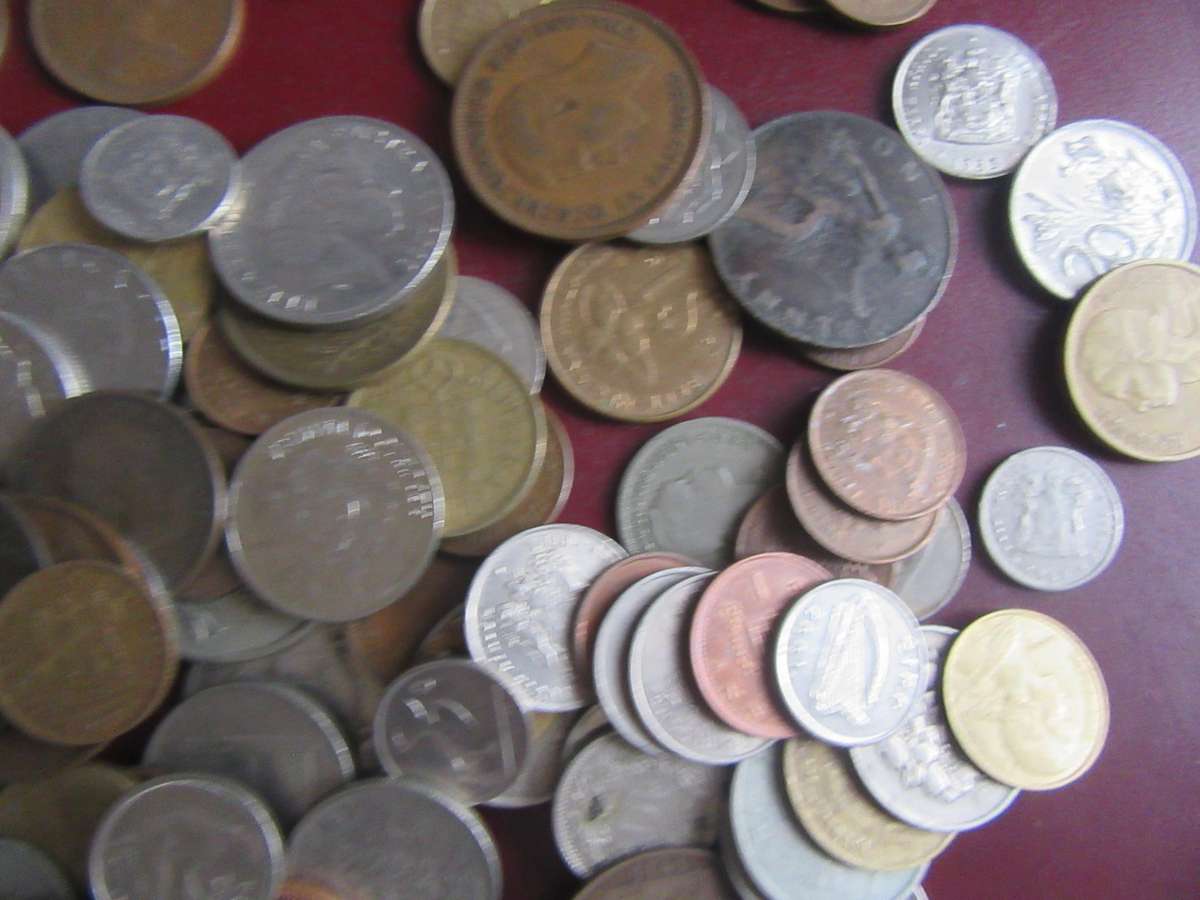 GOOD START FOR THE BEGINNER280ORLD COINS INCL. RSACOINS - AS PER SCAN - LOT44