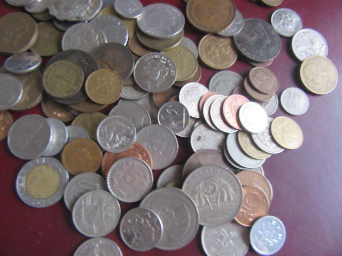 GOOD START FOR THE BEGINNER280ORLD COINS INCL. RSACOINS - AS PER SCAN - LOT44