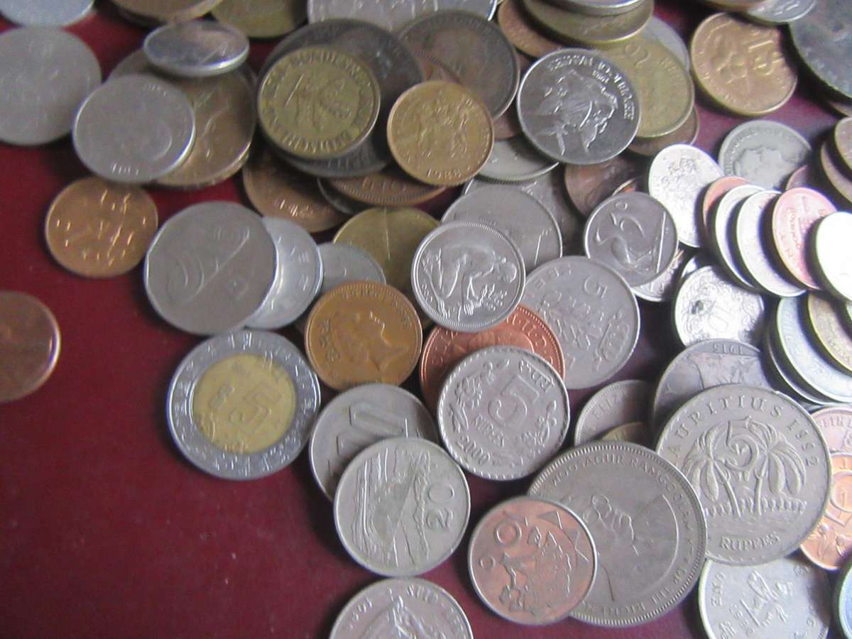 GOOD START FOR THE BEGINNER280ORLD COINS INCL. RSACOINS - AS PER SCAN - LOT44