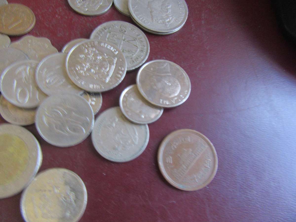 GOOD START FOR THE BEGINNER - 40 WORLD COINS INCL.RSA COINS - AS PER SCAN - BID PER COIN - LOT 25A