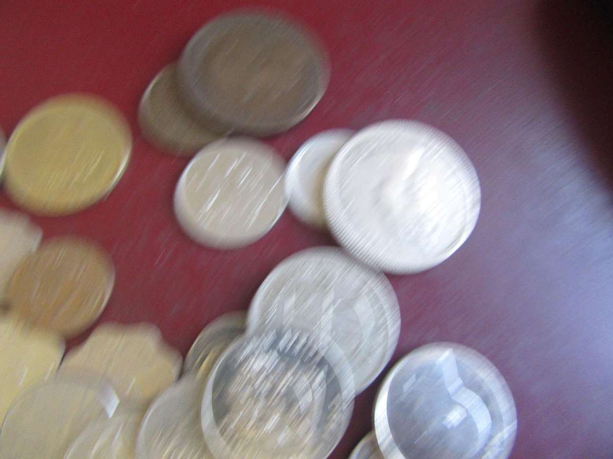 GOOD START FOR THE BEGINNER - 40 WORLD COINS INCL.RSA COINS - AS PER SCAN - BID PER COIN - LOT 25A