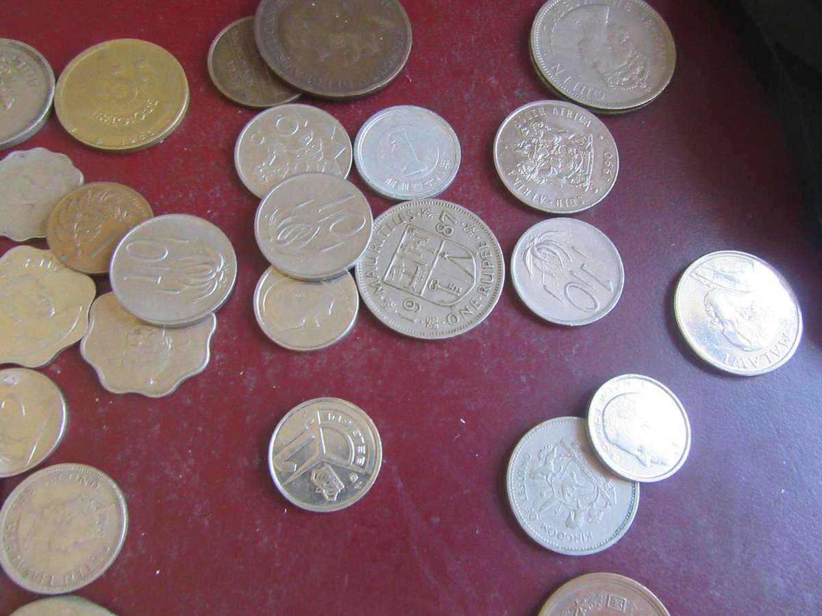 GOOD START FOR THE BEGINNER - 40 WORLD COINS INCL.RSA COINS - AS PER SCAN - BID PER COIN - LOT 25A