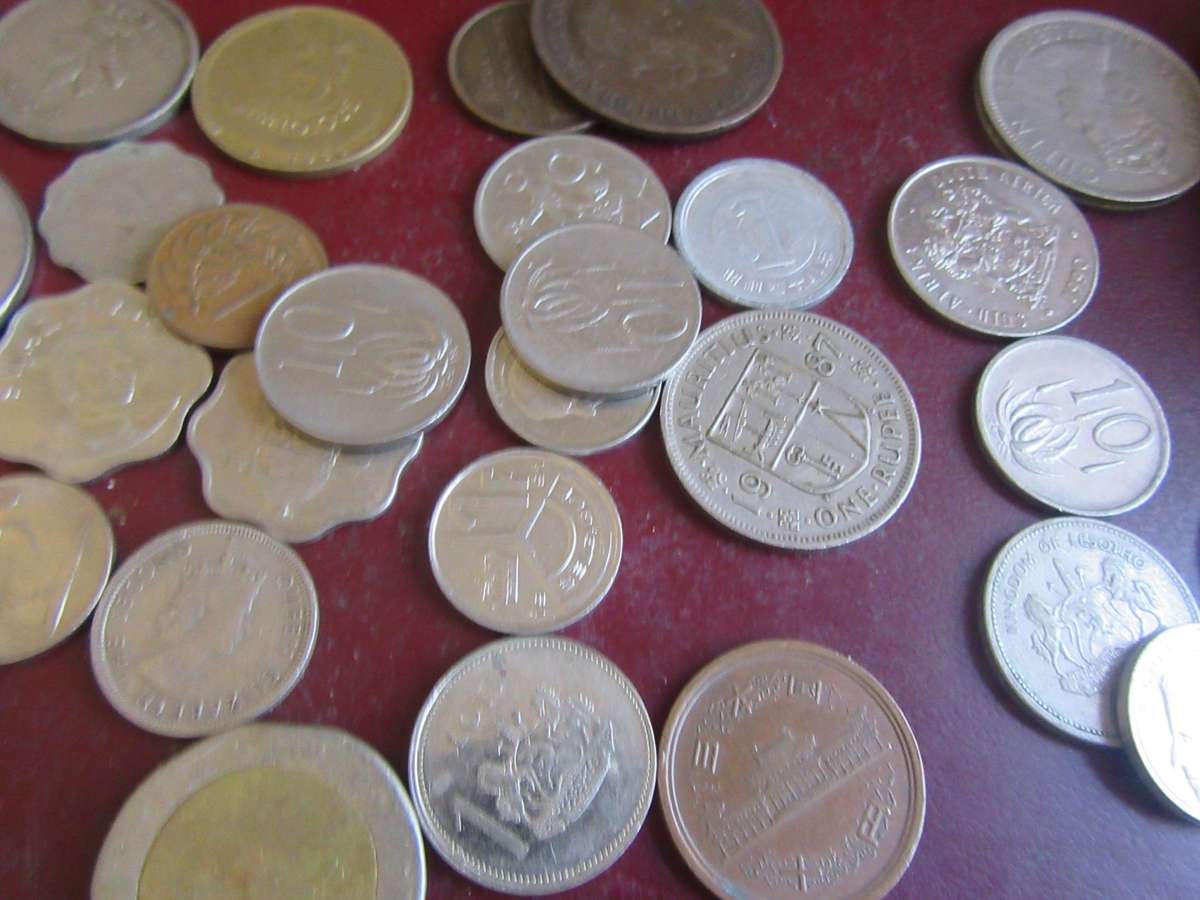 GOOD START FOR THE BEGINNER - 40 WORLD COINS INCL.RSA COINS - AS PER SCAN - BID PER COIN - LOT 25A