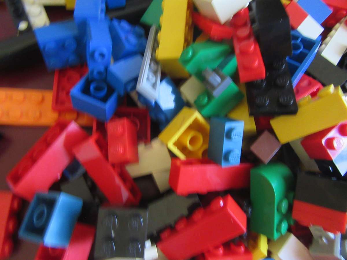 560LEGO BRICKS/PLATES INCL. CARRY CASE- AS PER SCAN - BID PER ITEM