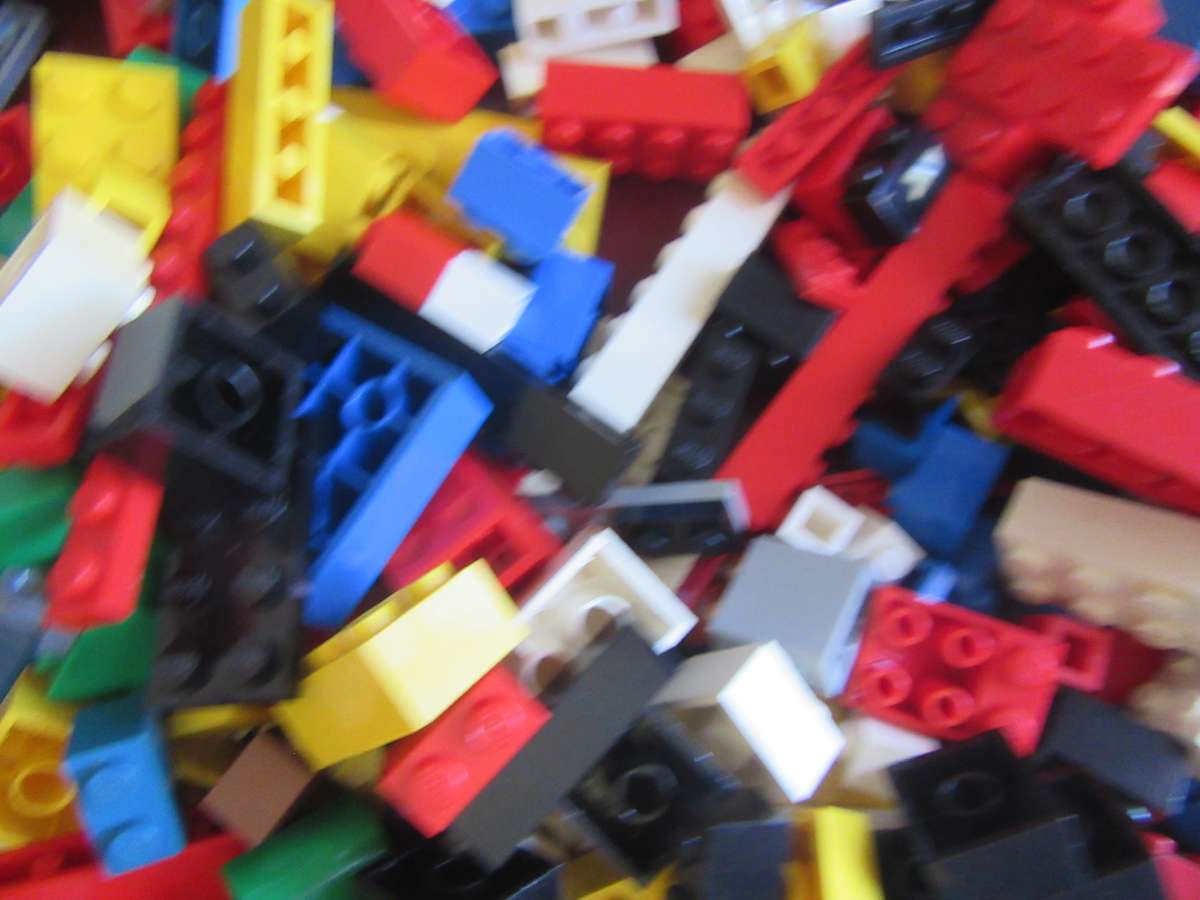 560LEGO BRICKS/PLATES INCL. CARRY CASE- AS PER SCAN - BID PER ITEM