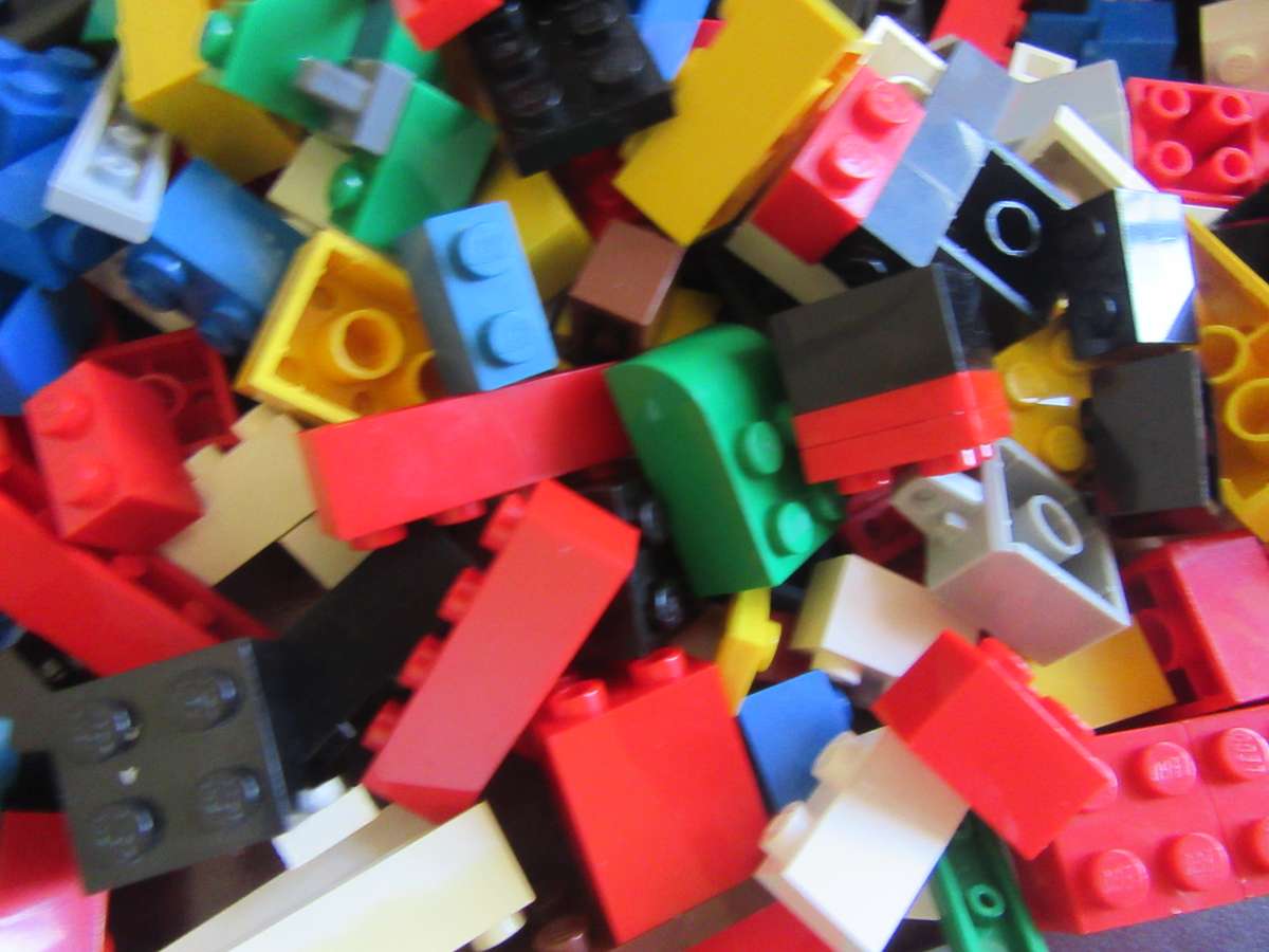 560LEGO BRICKS/PLATES INCL. CARRY CASE- AS PER SCAN - BID PER ITEM