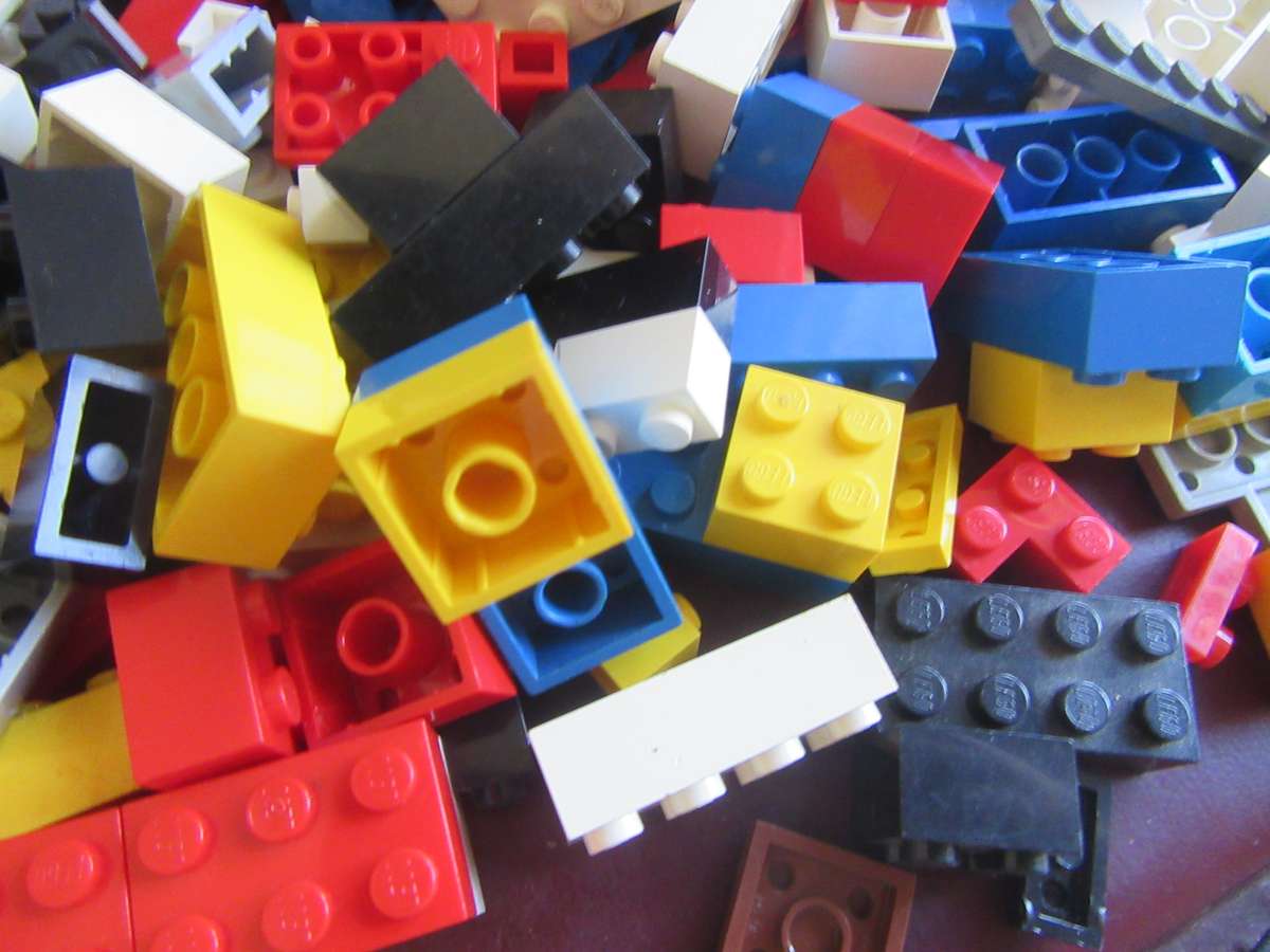 560LEGO BRICKS/PLATES INCL. CARRY CASE- AS PER SCAN - BID PER ITEM