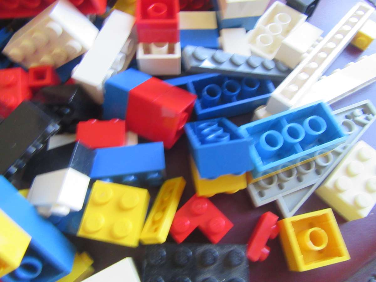 560LEGO BRICKS/PLATES INCL. CARRY CASE- AS PER SCAN - BID PER ITEM