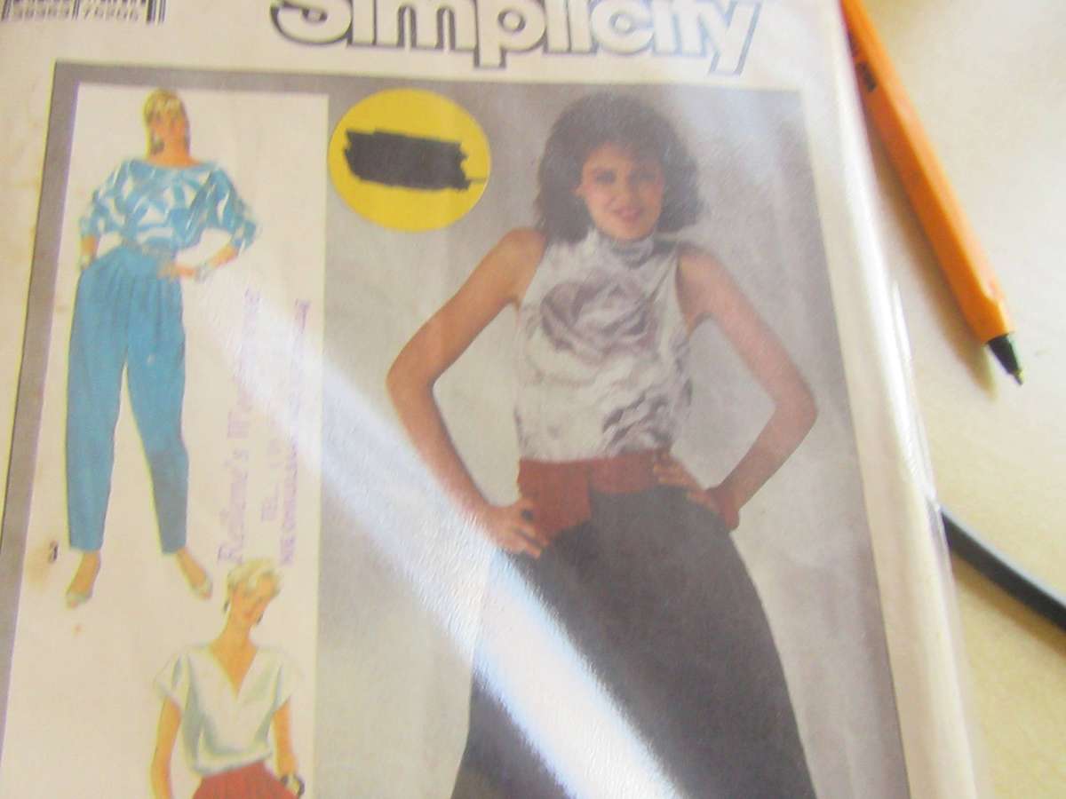 SIMPLICITY - PATTERN NO.7520 - SIZE14
