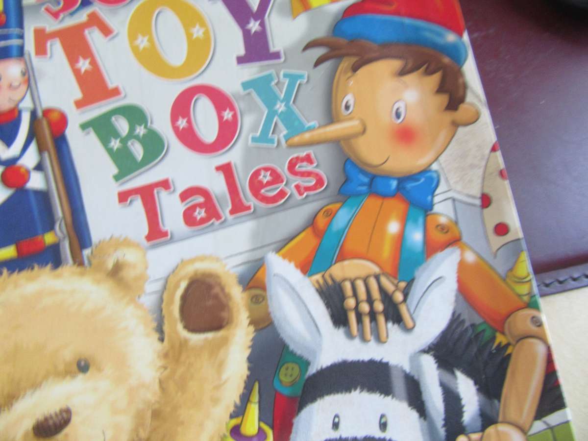50TOY BOXTALES - MILES KELLY - THICJHARDCOVER ,509 PAGES - LD
