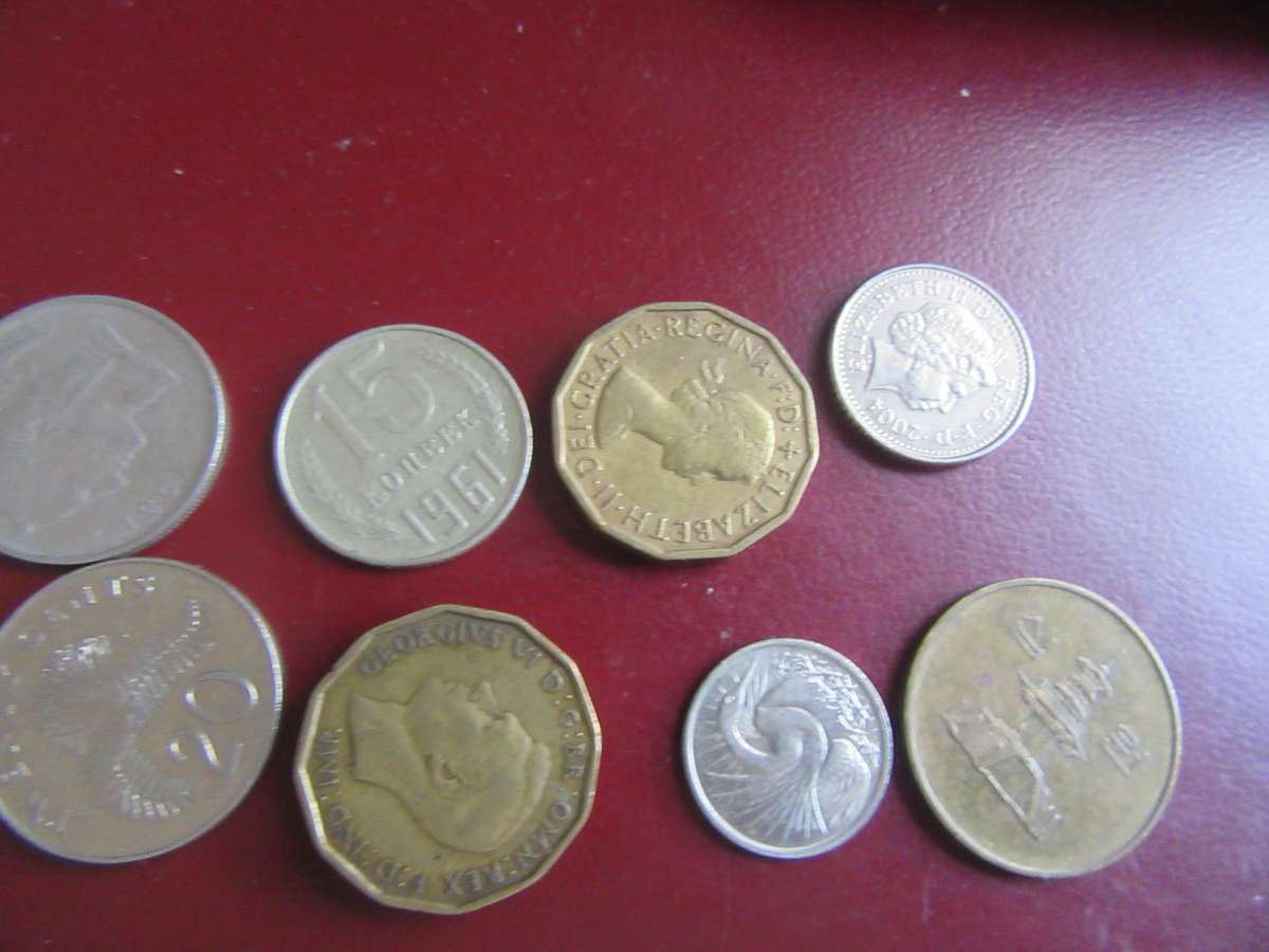 GOOD START FOR THE BEGINNER - 10 INTERNATIONAL COINS - AS PER SCAN - CO15A