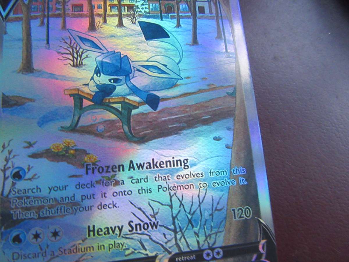 POKEMON CARD - GLACEON V