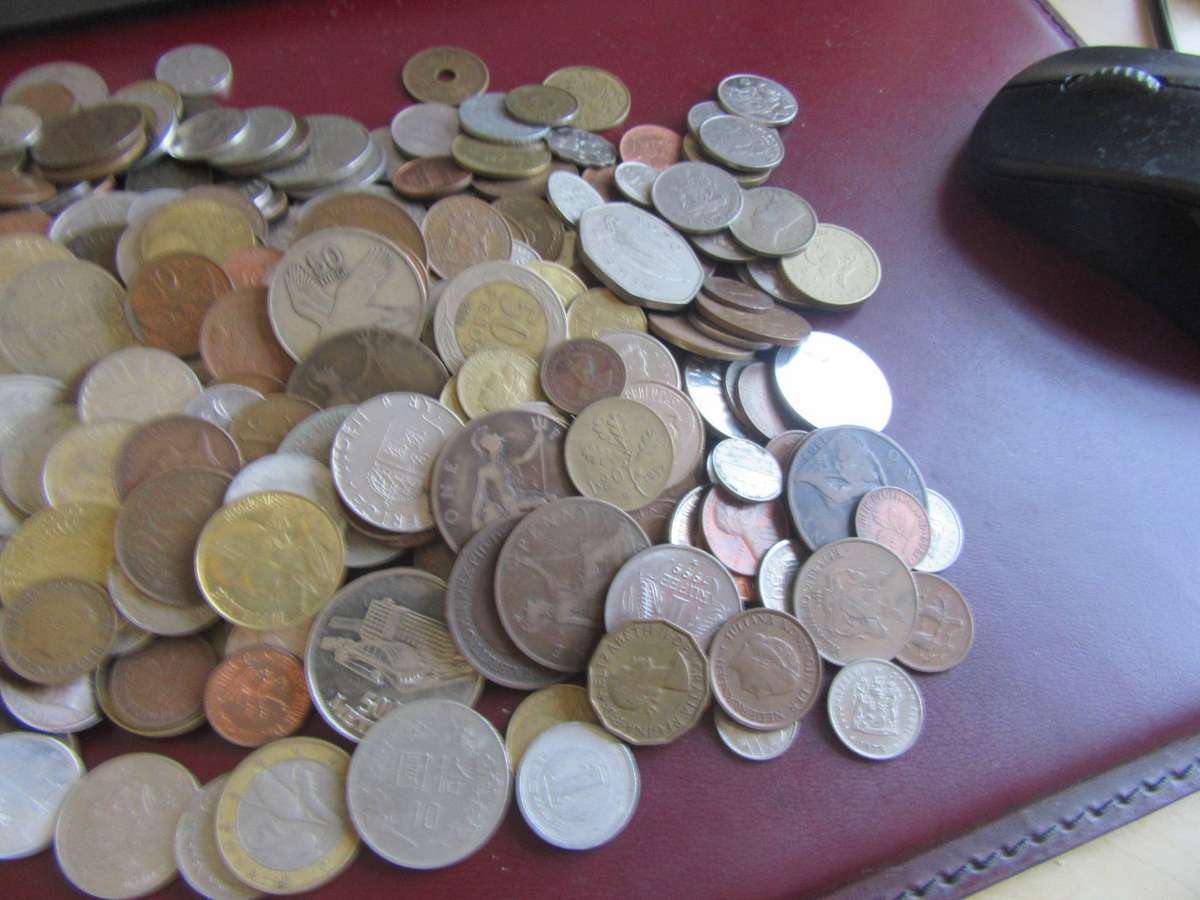 GOOD START FOR THE BEGINNER - 400 WORLD COINS INCL. RSA COINS - AS PER SCAN - BID PER COIN - LOT43