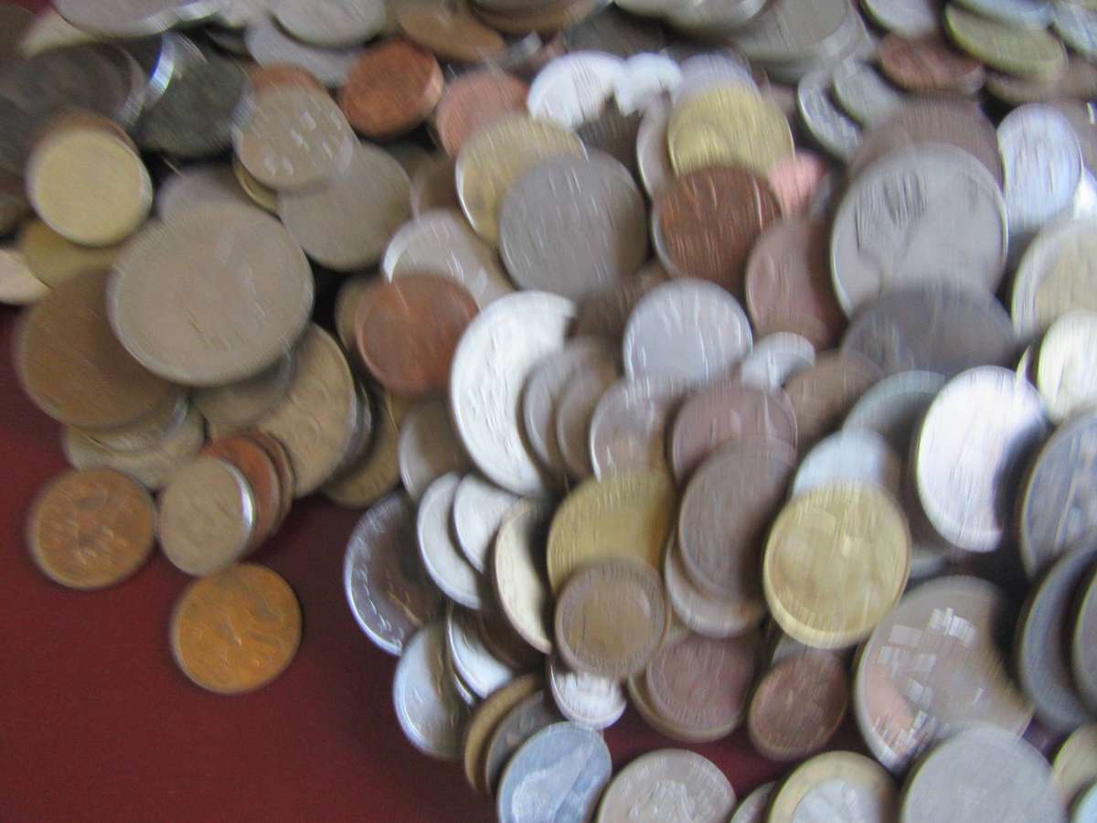 GOOD START FOR THE BEGINNER - 400 WORLD COINS INCL. RSA COINS - AS PER SCAN - BID PER COIN - LOT43