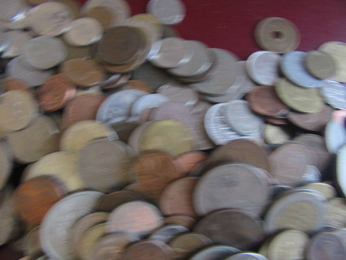GOOD START FOR THE BEGINNER - 400 WORLD COINS INCL. RSA COINS - AS PER SCAN - BID PER COIN - LOT43