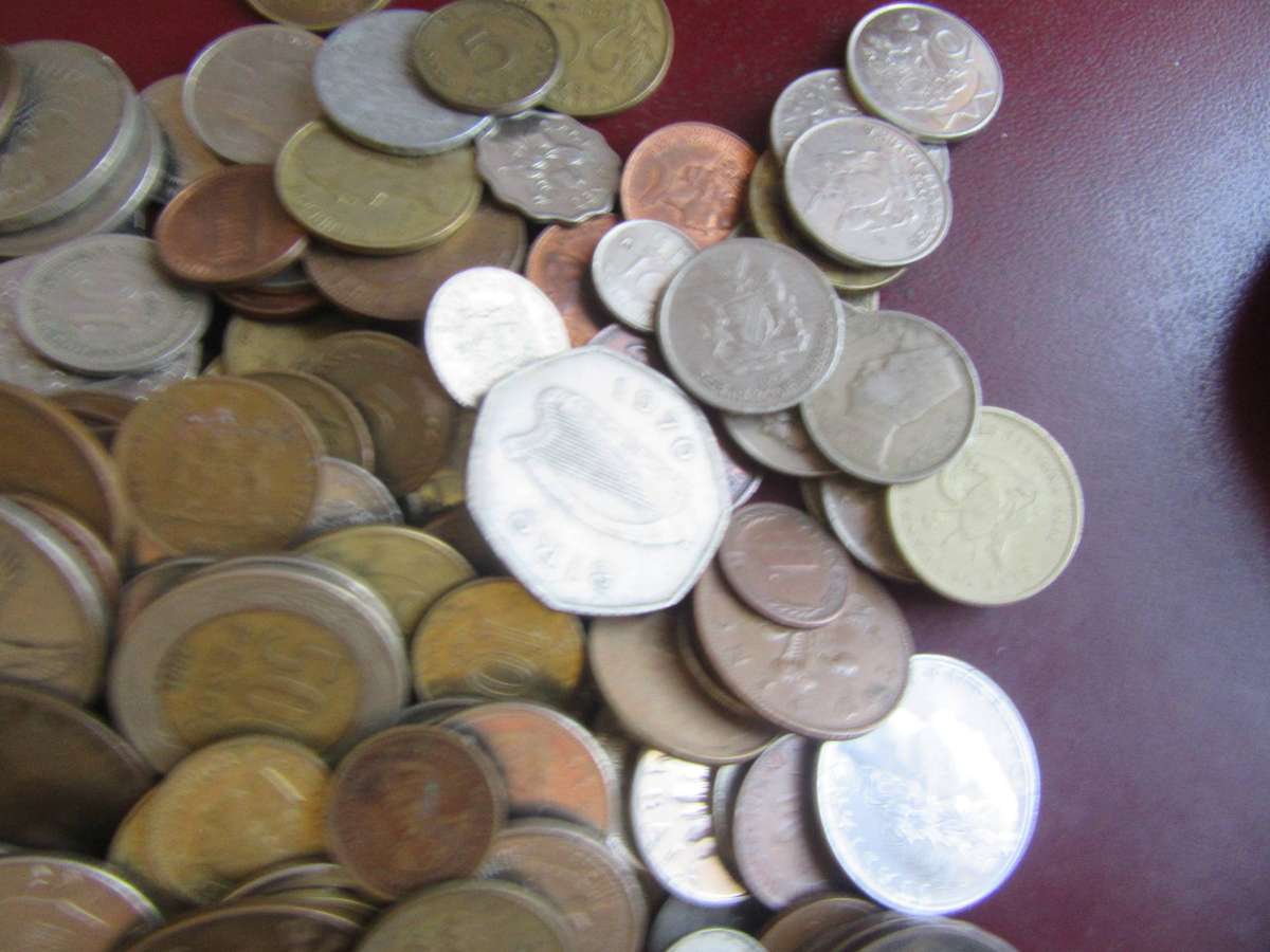 GOOD START FOR THE BEGINNER - 400 WORLD COINS INCL. RSA COINS - AS PER SCAN - BID PER COIN - LOT43