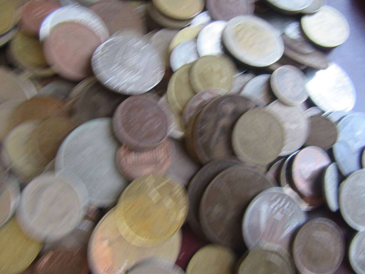 GOOD START FOR THE BEGINNER - 400 WORLD COINS INCL. RSA COINS - AS PER SCAN - BID PER COIN - LOT43