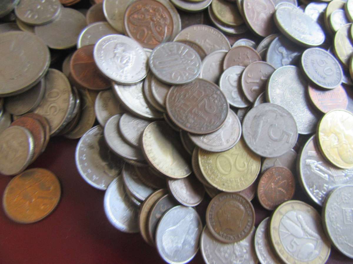 GOOD START FOR THE BEGINNER - 400 WORLD COINS INCL. RSA COINS - AS PER SCAN - BID PER COIN - LOT43