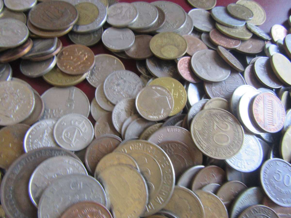 GOOD START FOR THE BEGINNER - 400 WORLD COINS INCL. RSA COINS - AS PER SCAN - BID PER COIN - LOT43