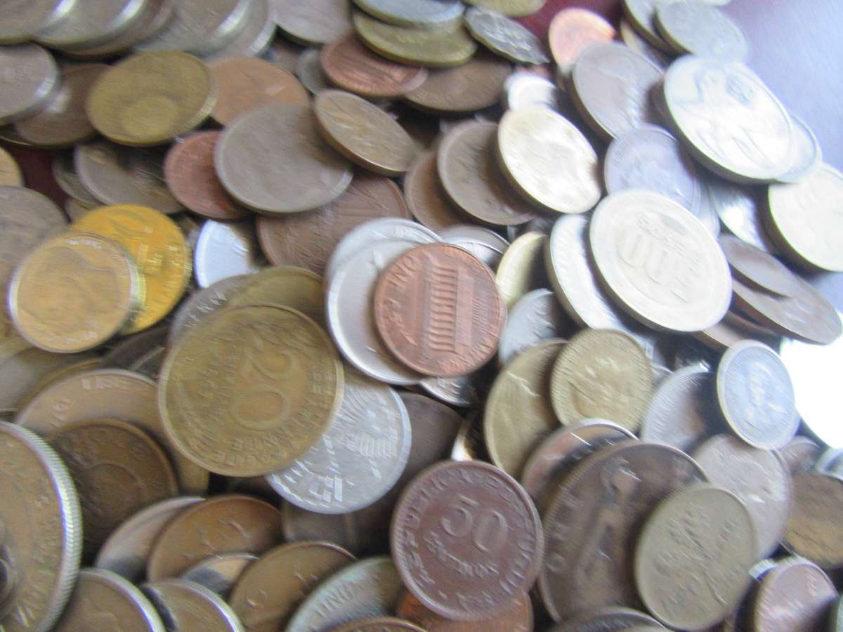 GOOD START FOR THE BEGINNER - 400 WORLD COINS INCL. RSA COINS - AS PER SCAN - BID PER COIN - LOT43
