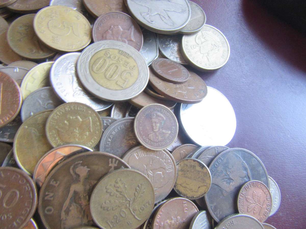 GOOD START FOR THE BEGINNER - 400 WORLD COINS INCL. RSA COINS - AS PER SCAN - BID PER COIN - LOT43