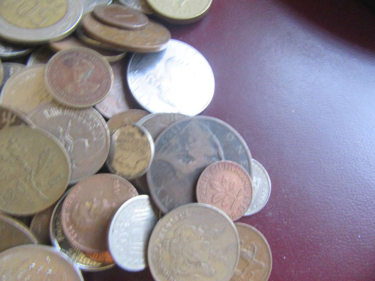 GOOD START FOR THE BEGINNER - 400 WORLD COINS INCL. RSA COINS - AS PER SCAN - BID PER COIN - LOT43