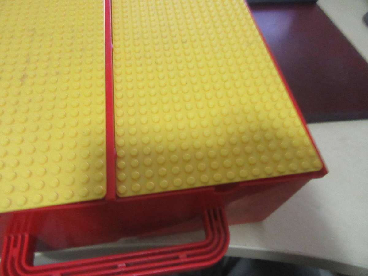 560LEGO BRICKS/PLATES INCL. CARRY CASE- AS PER SCAN - BID PER ITEM