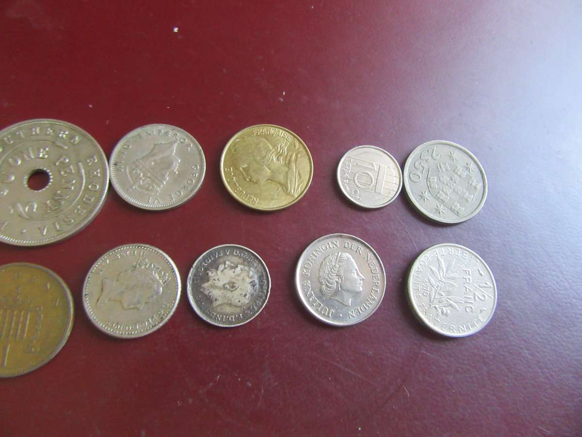 GOODSTART FOR THE BEGINNER - 10IMTERNATIONAL COINS - AS PER SCAN - CO45