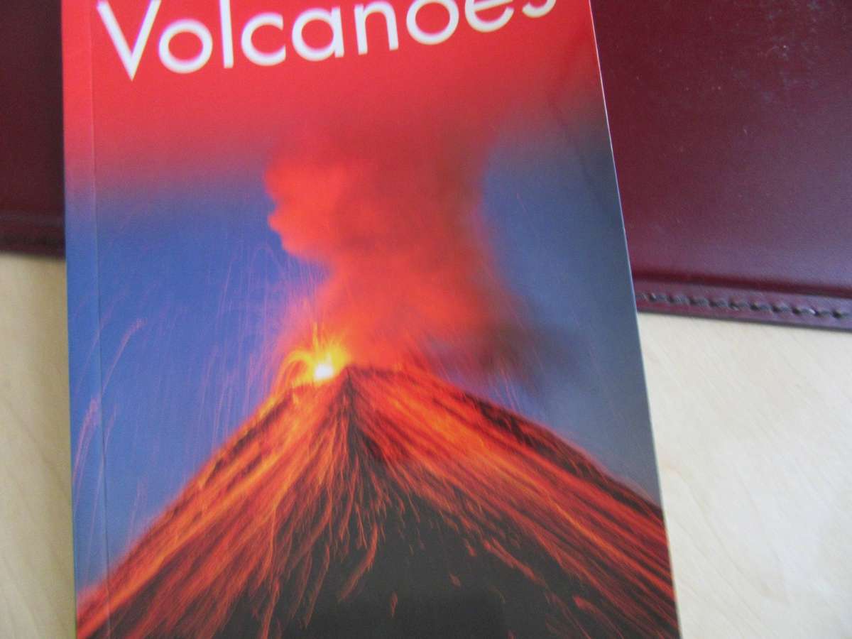 VOLCANOES - LEVEL 3-LD