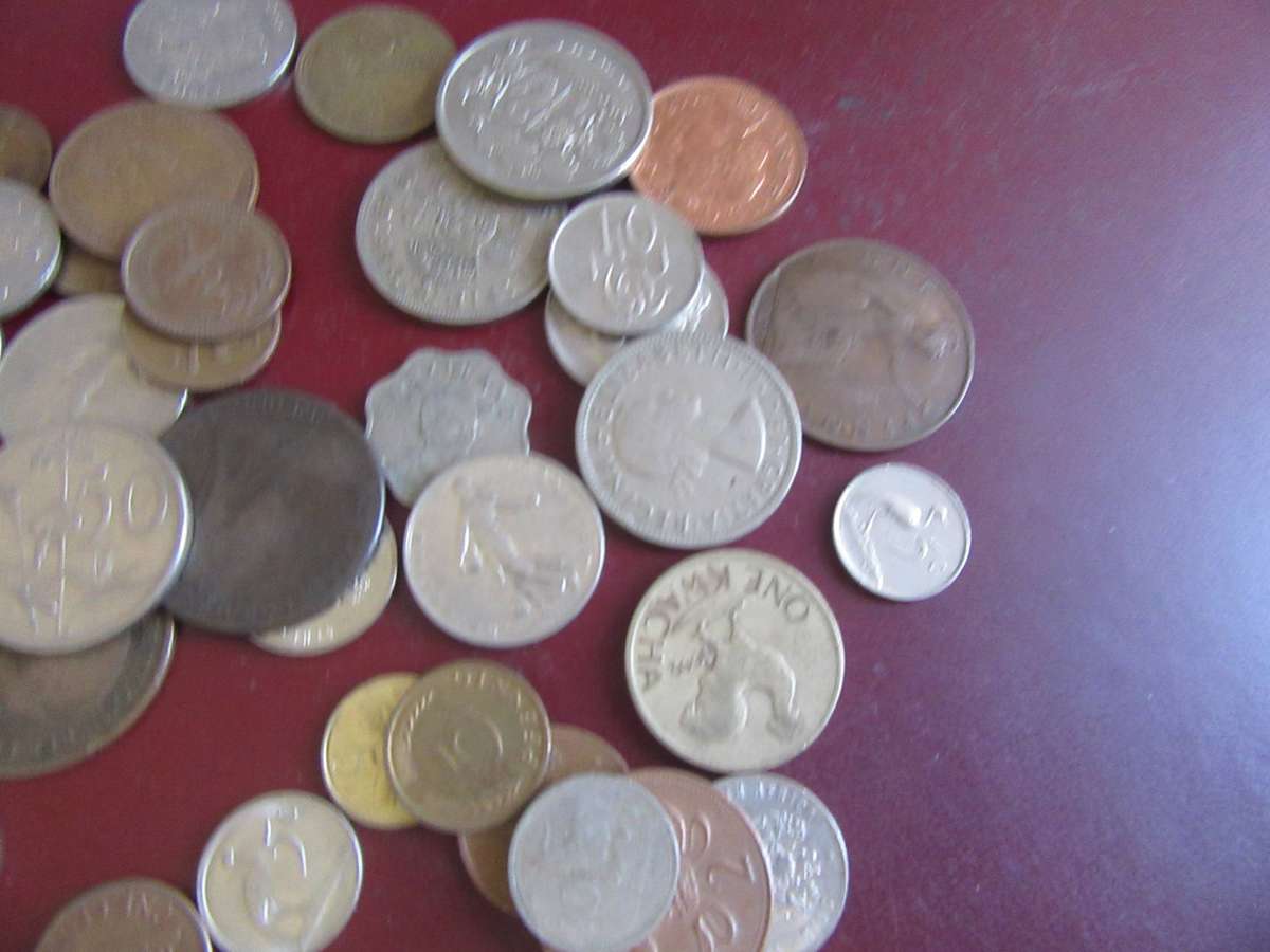 GOOD START FOR THE BEGINNER - 120 WORLD COINSINCL. RSA COINS - AS PER SCAN - LOT9 - BID PER COIN