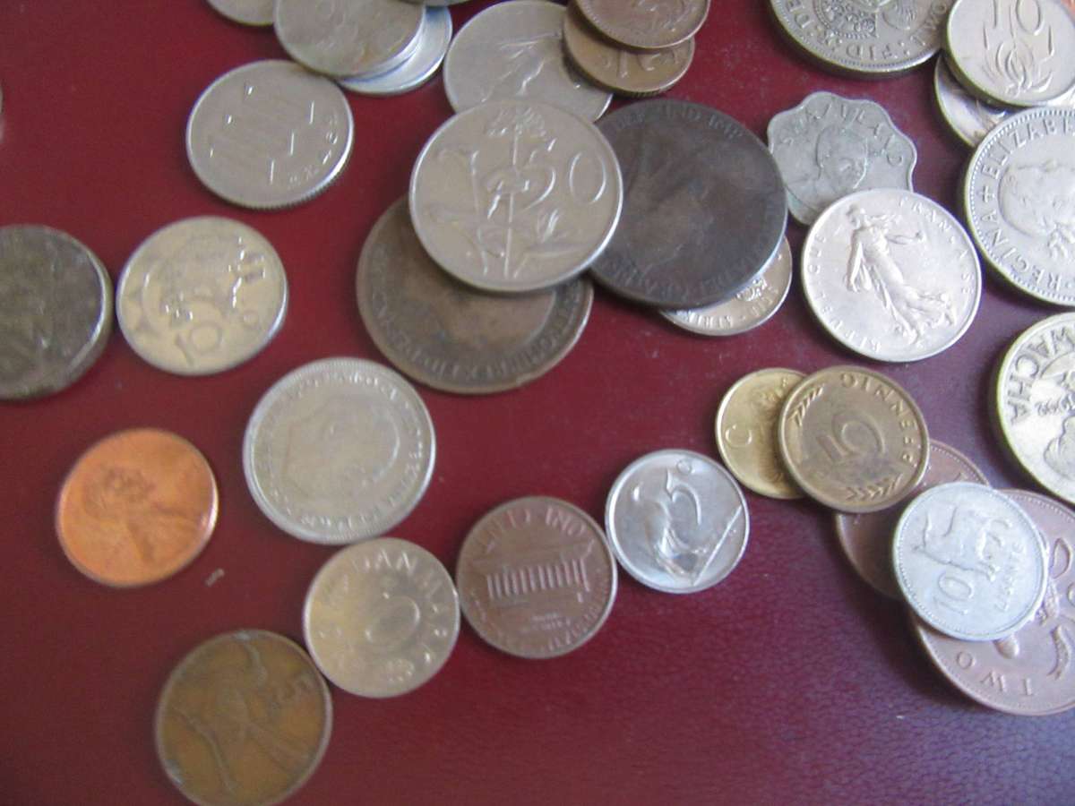 GOOD START FOR THE BEGINNER - 120 WORLD COINSINCL. RSA COINS - AS PER SCAN - LOT9 - BID PER COIN