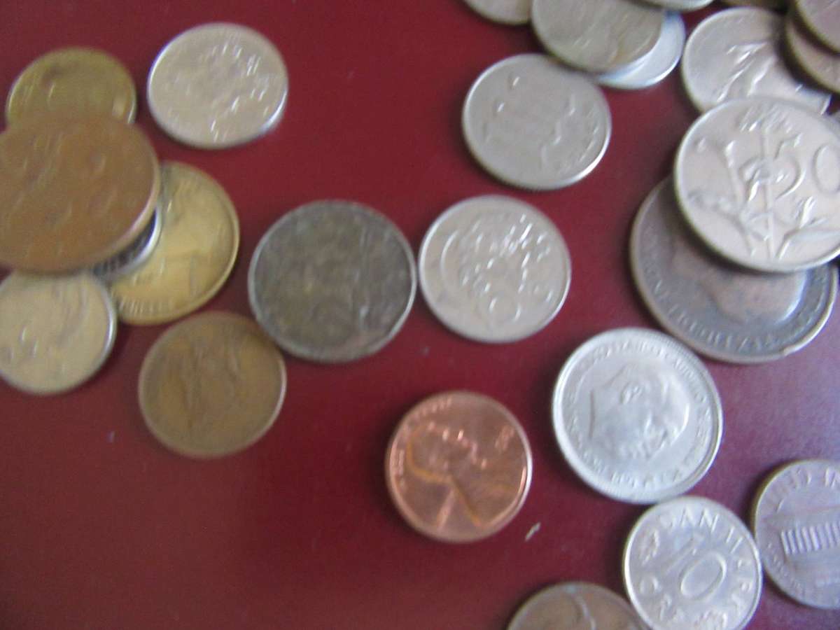 GOOD START FOR THE BEGINNER - 120 WORLD COINSINCL. RSA COINS - AS PER SCAN - LOT9 - BID PER COIN