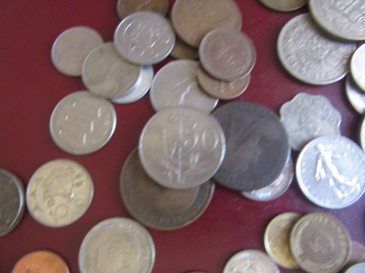 GOOD START FOR THE BEGINNER - 120 WORLD COINSINCL. RSA COINS - AS PER SCAN - LOT9 - BID PER COIN