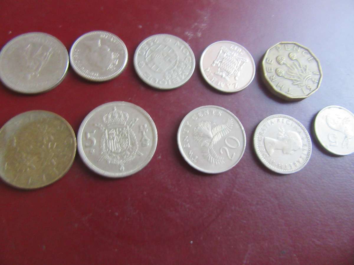 GOOD START FOR THE BEGINNER - 10INTERNATIONAL COINS - AS PER SCAN - CO41